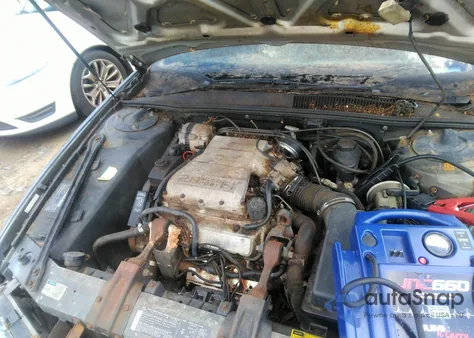 1989 Oldsmobile Cutlass Supreme International Series z USA, uszkodzony, nr VIN 1G3WR14W3KD345541